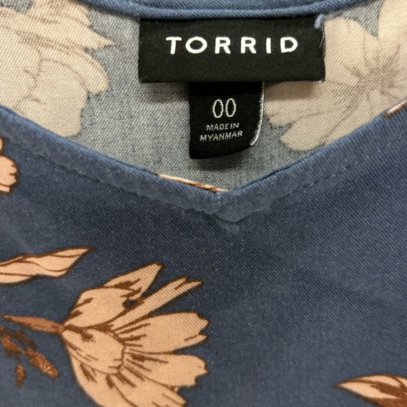 Torrid 00 - Picture 3 of 4